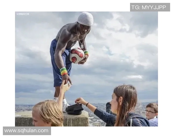 爆炸头足球星的传奇之路从街头到绿茵场的崛起与荣耀