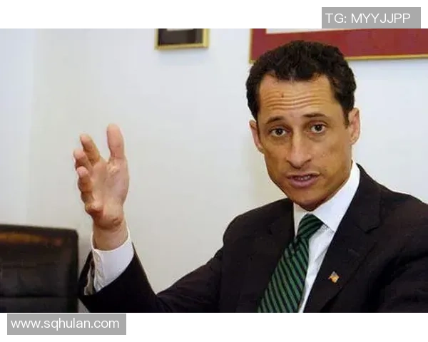 足球球星丑闻揭秘：从场内风光到场外争议的全景分析