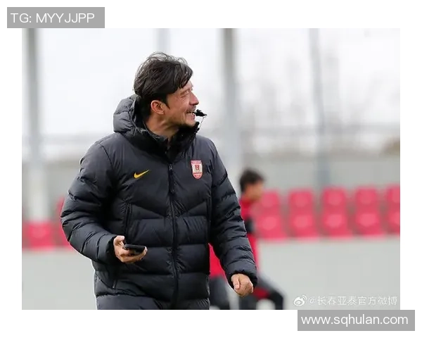 足球球星代言羽绒服大热明星款上市引领冬季时尚潮流